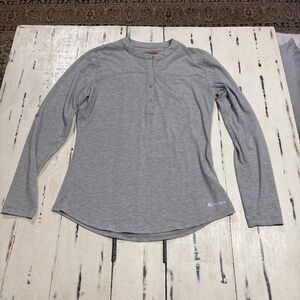 SIMMS | Women's Drifter Tech Henley in Gray Size Small